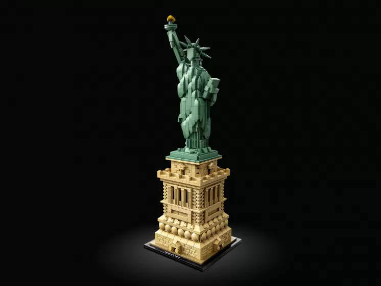 Статуя Свободы из Лего